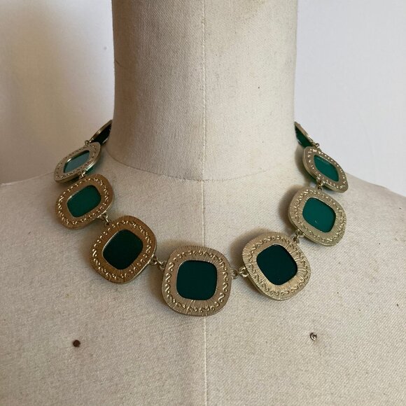 Emerald Green & Gold Necklace - Picture 5 of 9